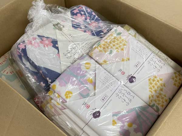 手ぬぐいが入った箱