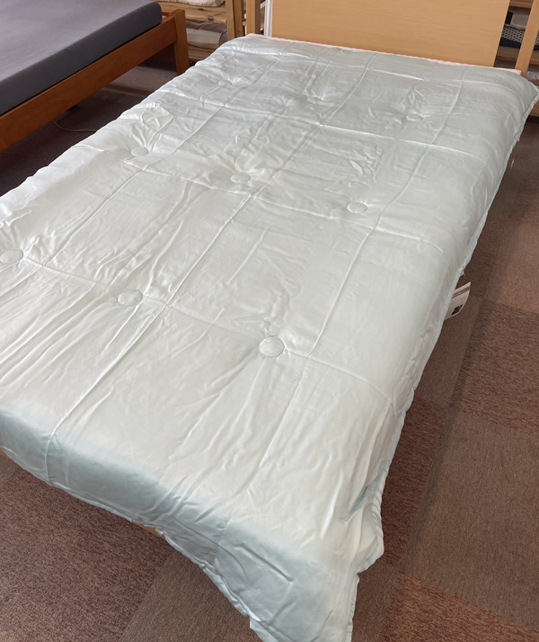 真綿の布団を広げた写真